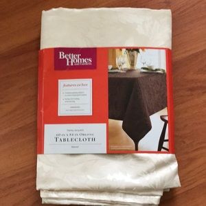 Better Homes And Gardens Cream Tablecloth